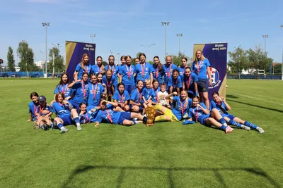 ŽNK Dinamo skupna slavlje trofej pionirke